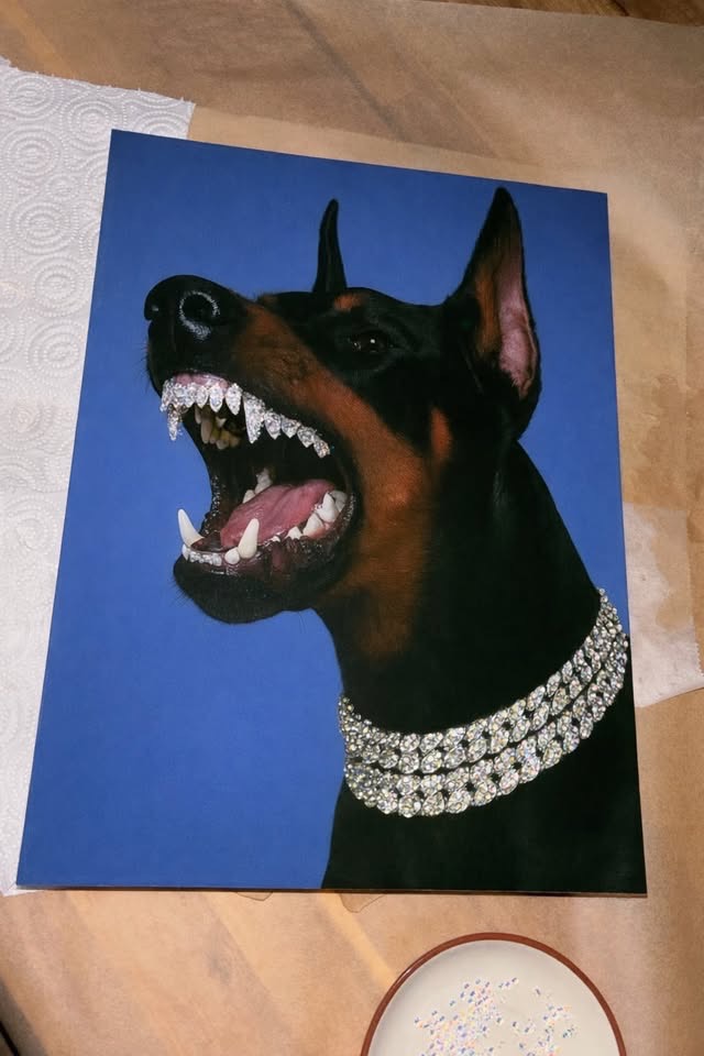 Dobermann portré kristály nyakékkel